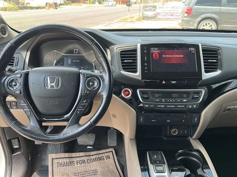 Used 2018 Honda Pilot Touring image 11