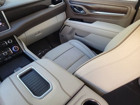 Used 2021 GMC Yukon Denali w/ Denali Premium Package image 18