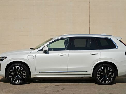 Used 2025 Volvo XC90 T8 Plus w/ Protection Package Premier AWD/4WD image 53