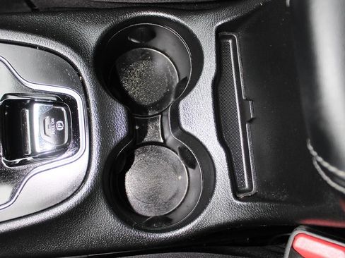 Used 2023 Jeep Cherokee Altitude Lux image 21