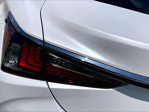 Used 2024 Lexus ES 350 w/ Premium Package FWD image 29