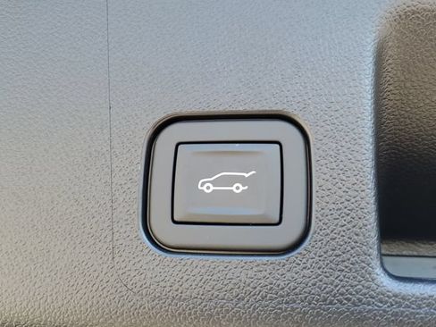 Used 2025 Chevrolet Equinox EV RS FWD image 31