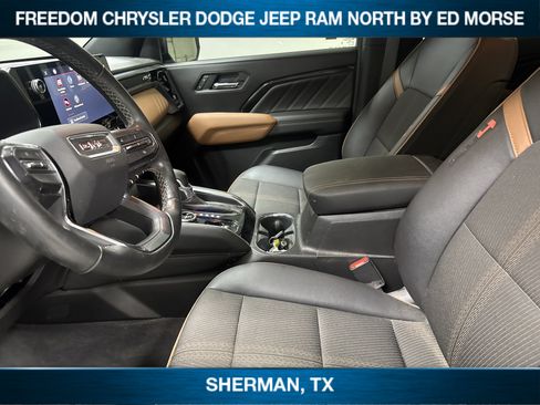 Used 2023 GMC Canyon AT4 w/ Technology Package AWD/4WD image 7