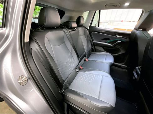 Certified 2025 Volkswagen Tiguan SE w/ Panoramic Sunroof Package image 29