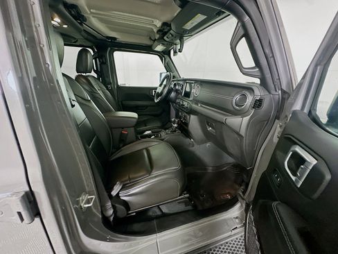 Used 2022 Jeep Wrangler Unlimited Sahara AWD/4WD image 30