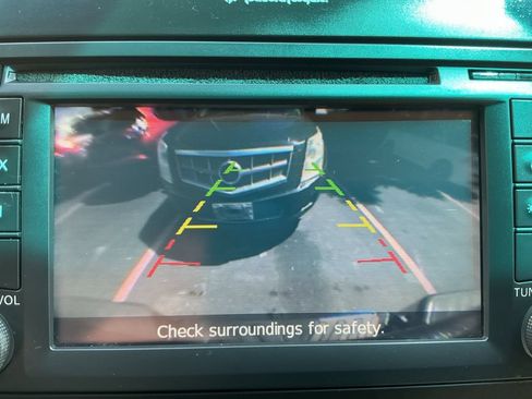 Used 2013 Nissan Frontier SL w/ Moonroof Pkg AWD/4WD image 16