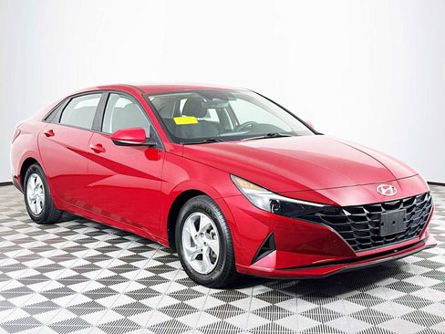 Used 2022 Hyundai Elantra SE w/ Cargo Package image 3