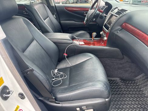 Used 2011 Lexus LS 460 w/ Luxury Value Edition RWD image 11