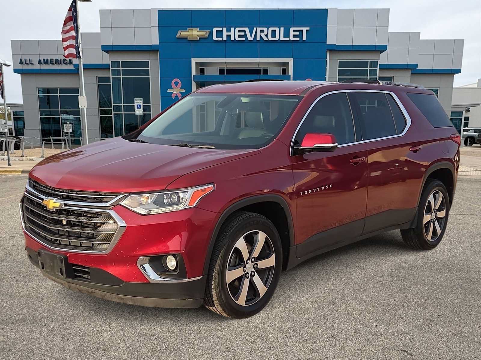 Used 2018 Chevrolet Traverse LT FWD image 1