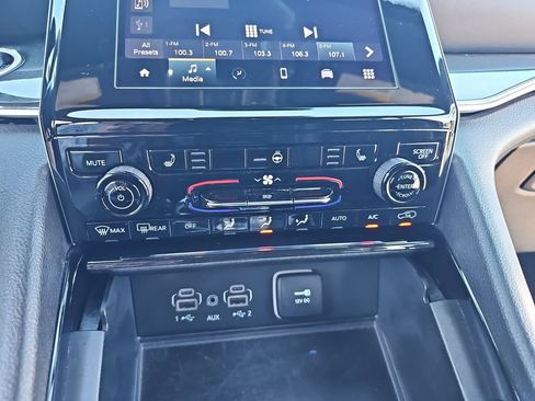 Used 2023 Jeep Grand Cherokee L Laredo image 22