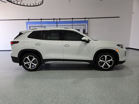 New 2026 Volkswagen Tiguan SE FWD image 10