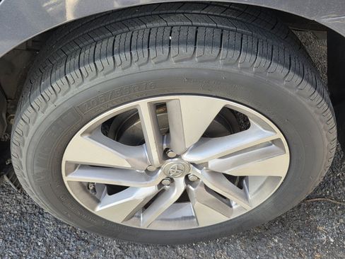 Certified 2016 Toyota Corolla LE Premium image 4