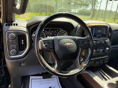 Used 2021 Chevrolet Silverado 1500 High Country w/ Technology Package AWD/4WD image 17