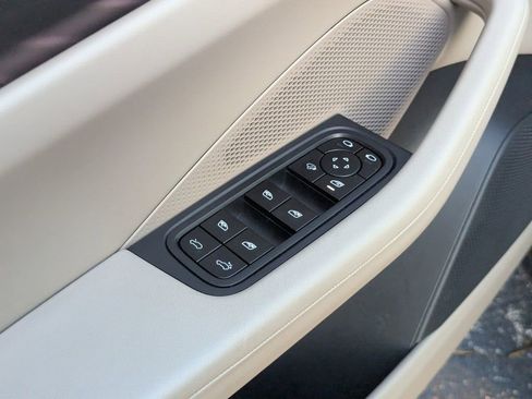 Certified 2025 Porsche Macan Electric image 18