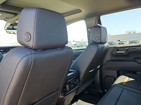 New 2026 GMC Sierra 1500 AT4 w/ AT4 Premium Package AWD/4WD image 9