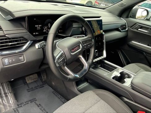 Used 2025 GMC Acadia Elevation image 17