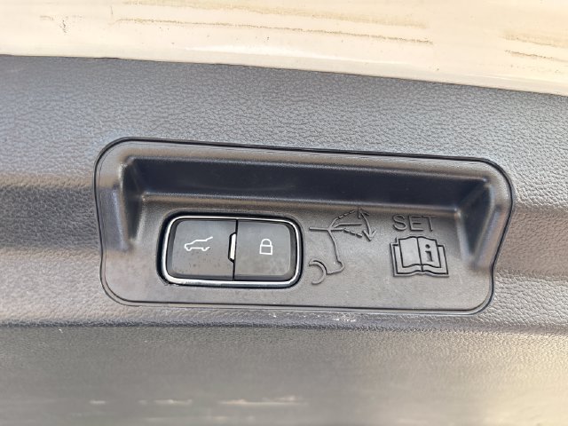 Used 2025 Ford Explorer Active AWD/4WD image 24