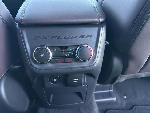 Used 2025 Ford Explorer Platinum image 14