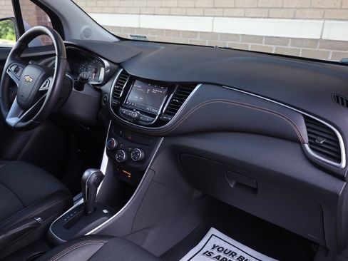 Used 2021 Chevrolet Trax LT w/ LT Convenience Package FWD image 31