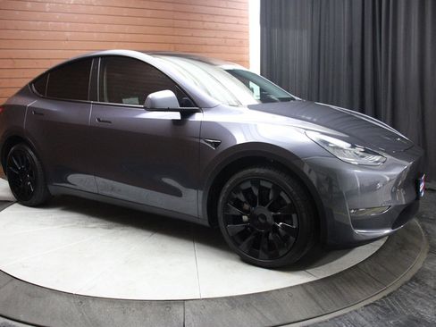 Used 2023 Tesla Model Y Long Range image 15