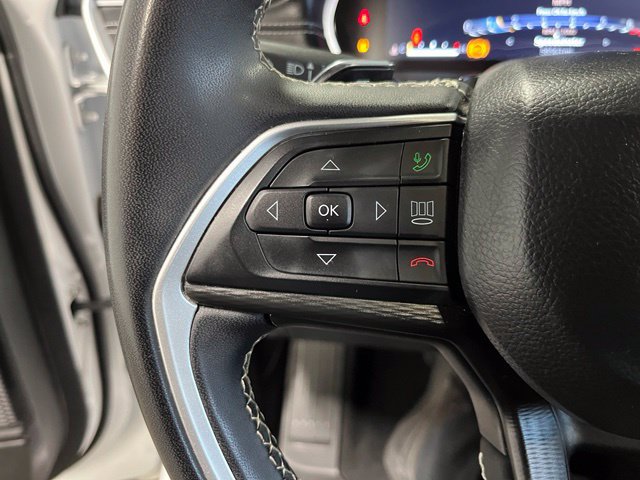 Used 2023 Jeep Grand Cherokee Laredo AWD/4WD image 25