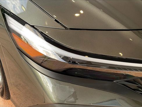 Used 2024 Hyundai Elantra SEL FWD image 29