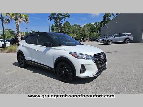 Used 2024 Nissan Kicks SR w/ SR Premium Package FWD image 30