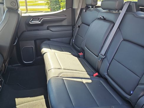 Used 2024 GMC Sierra 1500 SLT image 15