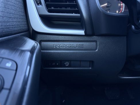 Used 2023 Nissan Rogue S image 12