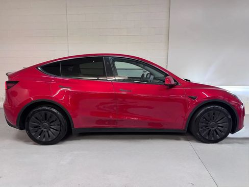 Used 2023 Tesla Model Y Long Range AWD/4WD image 2