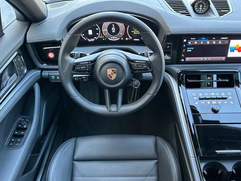 Used 2025 Porsche Panamera 4 image 15