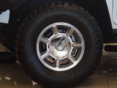 Used 2005 HUMMER H2 w/ Preferred Equipment Group AWD/4WD image 18