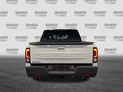Used 2025 Honda Ridgeline Black Edition image 9