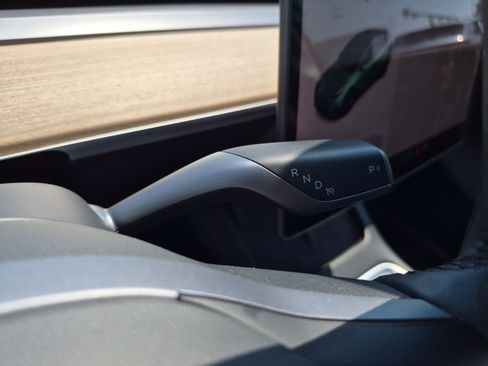 Used 2021 Tesla Model Y Long Range AWD/4WD image 28