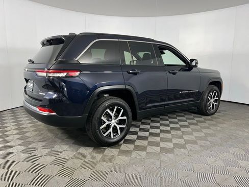 Used 2024 Jeep Grand Cherokee Limited w/ Luxury Tech Group II image 7