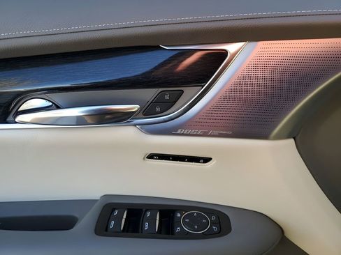 Used 2020 Cadillac XT6 Premium Luxury image 28