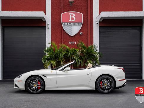 Used 2017 Ferrari California T RWD image 7