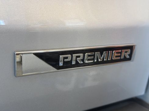 Used 2018 Chevrolet Suburban Premier image 10