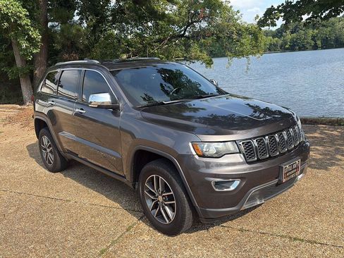 Used 2018 Jeep Grand Cherokee Limited AWD/4WD image 2