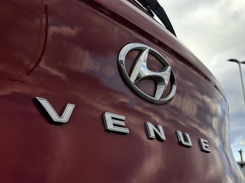 Used 2020 Hyundai Venue SE image 29
