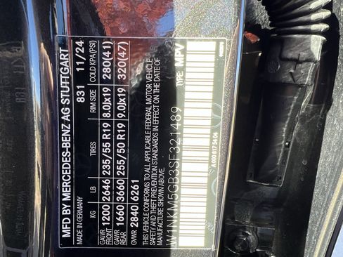 Used 2025 Mercedes-Benz GLC 350e 4MATIC image 37