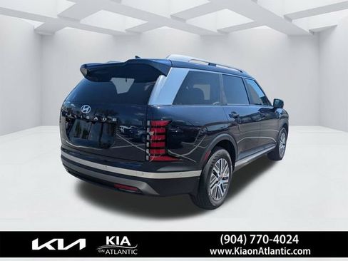 Used 2026 Hyundai Palisade SEL Premium FWD image 3