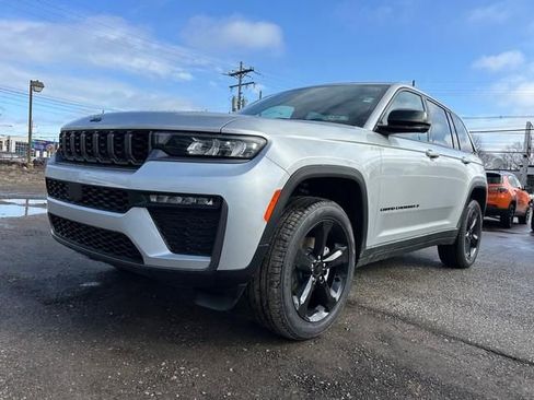 New 2026 Jeep Grand Cherokee Limited w/ Limited Altitude Package AWD/4WD image 7
