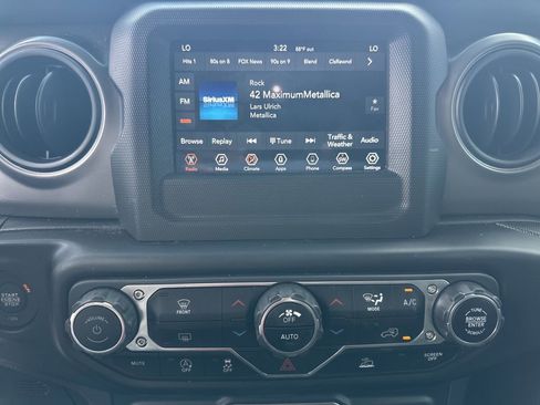 Used 2022 Jeep Gladiator Sport image 29