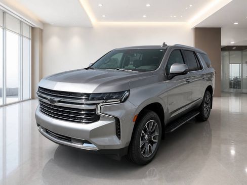 Used 2022 Chevrolet Tahoe LT w/ Luxury Package AWD/4WD image 2