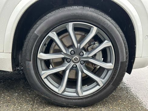 Used 2017 Volvo XC90 T6 Momentum w/ Vision Package AWD/4WD image 9