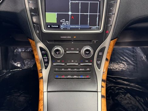 Used 2016 Lincoln MKX Reserve w/ Technology Package AWD/4WD image 3