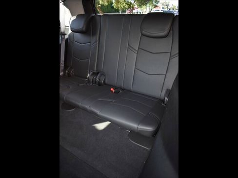 Used 2017 Cadillac Escalade Luxury image 22