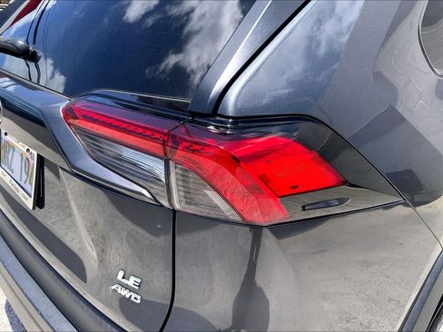 Used 2020 Toyota RAV4 LE AWD/4WD image 32