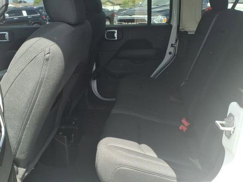 Used 2022 Jeep Wrangler Unlimited Sahara AWD/4WD image 11